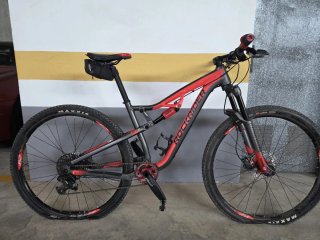 Bicicleta Rockrider 29 Roja y Negra