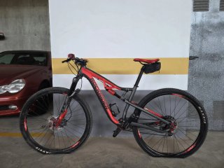 Bicicleta Rockrider 29 Roja y Negra