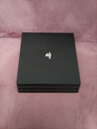 Consola PS4 Pro + 2 Mandos Dualshock 4
