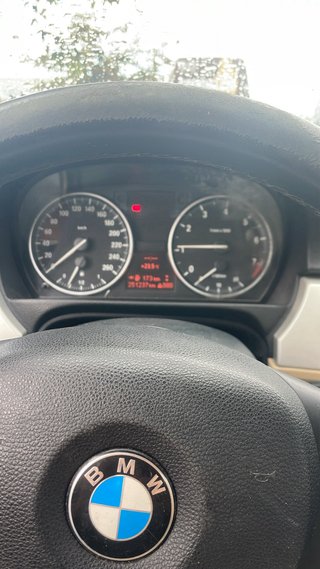 BMW E90 320i