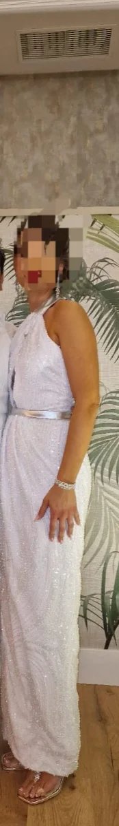 Vestido blanco y plateado con pedrería