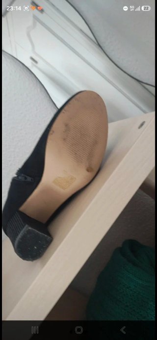 Botines negros con tacón de strass