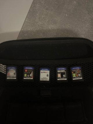 PS Vita Negra con Estuche y 6 Juegos