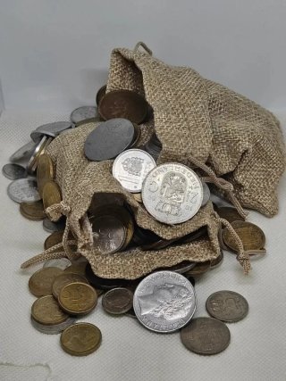 Sacos de regalo con 250 monedas.