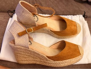 Alpargatas cuña marrón y beige
