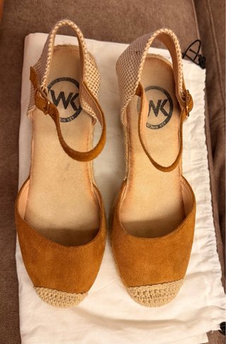 Alpargatas cuña marrón y beige