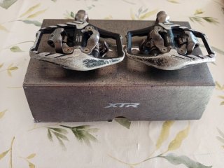 Pedales Shimano XTR y calas