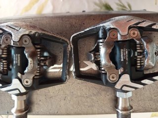 Pedales Shimano XTR y calas