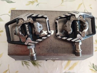 Pedales Shimano XTR y calas