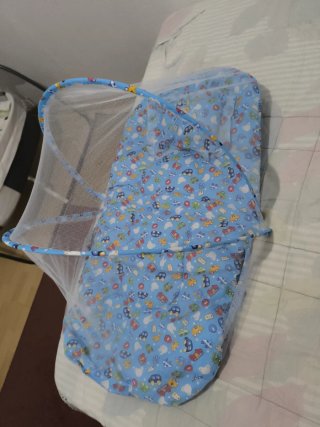 Cuna portátil con mosquitera y almohada