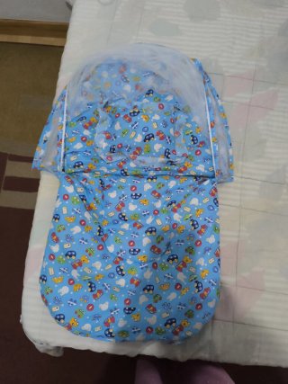 Cuna portátil con mosquitera y almohada