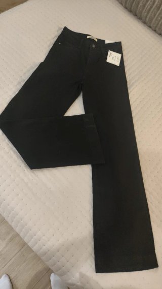 Pantalón vaquero negro recto