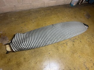 Tabla Surf Black & White 6'11 + funda