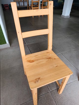 Mesa y 4 Sillas Madera