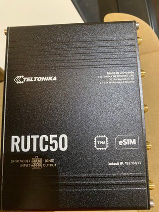 Router TeltonikaRUTC50 5Gnuevo en su caja original