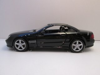 1/18 Mercedes SL500 (R230) 2001 Motormax MODIFICAD