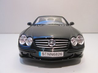 1/18 Mercedes SL500 (R230) 2001 Motormax MODIFICAD