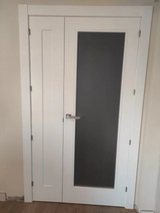 Carpintero montaje de puertas