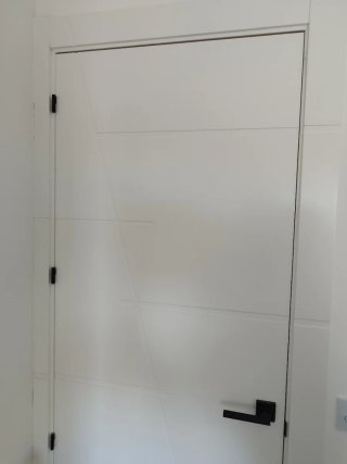 Carpintero montaje de puertas