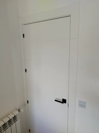 Carpintero montaje de puertas