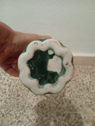 Jarrón de porcelana blanco con flores