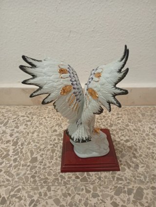 Jarrón de porcelana blanco con flores