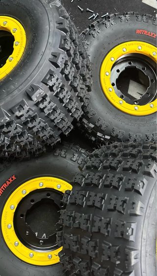 Llantas Beadlock con neumaticos  Aro Amarillo PHD