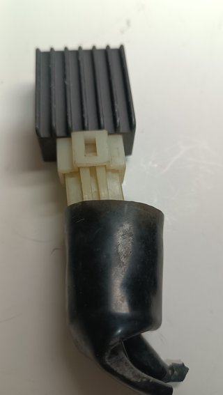 Regulador Voltaje CA 4 Pines Motores 50-125cc