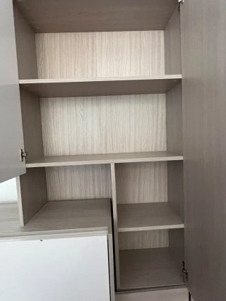 Mueble de salón modular beige y blanco