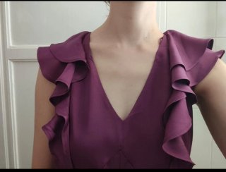 Mono morado volantes invitada fiesta