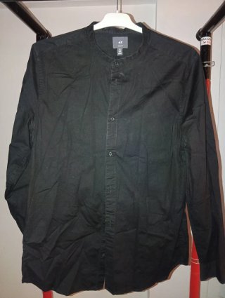 Camisa H&M Negra sin cuello Talla M