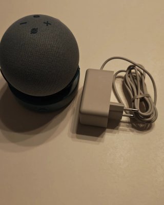 Echo Dot 4 Gen con Orologio + Batteria PlusAcc