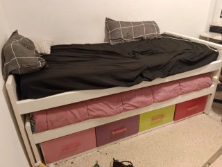 Cama nido con cajones de madera y plástico