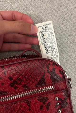 Bolso Zara efecto piel serpiente granate 2 correas