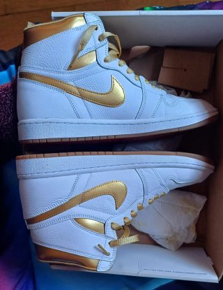 Nike Air Jordan 1 Oro Taglia 43