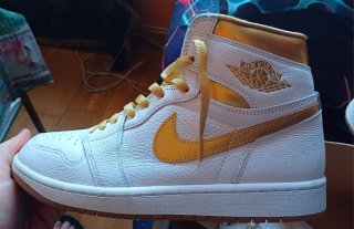 Nike Air Jordan 1 Oro Taglia 43
