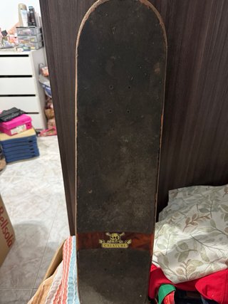 Tabla de skate con diseño Creature
