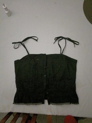 Blusa Bershka negra con encaje