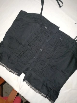 Blusa Bershka negra con encaje