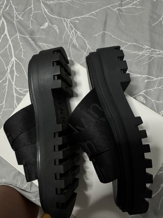 Sandalias Calvin Klein Negras Plataforma