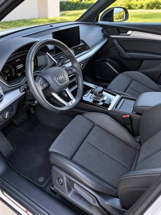 Audi Q5 black line