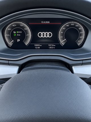 Audi Q5 black line