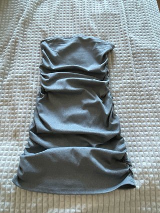 Vestido Negro, Gris y Blanco Cada uno por 2€
