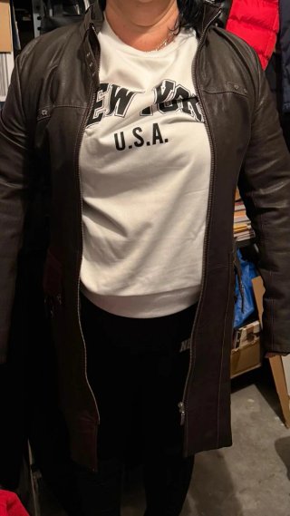 Chaqueta de pelo beige y negra