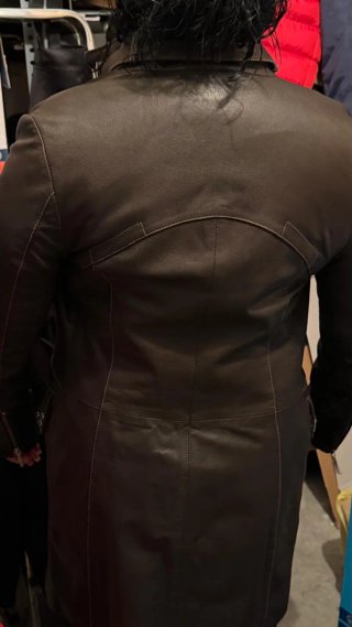 Chaqueta de pelo beige y negra
