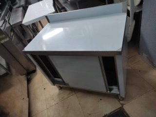 Mesa de trabajo acero inoxidable con puertas
