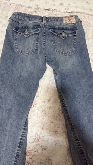 Pantalón vaquero azul acampanado