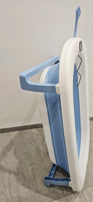 Vaschetta da bagno pieghevole con supporto