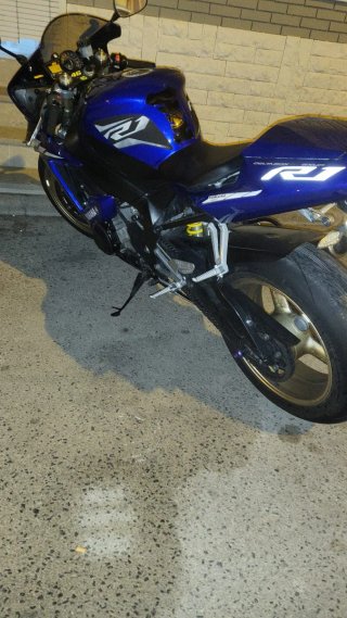 Yamaha R1 Azul y Dorada