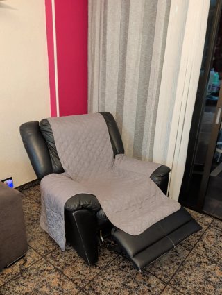 Sillón de piel con reposapiés